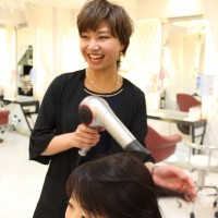 瀬川茉衣子